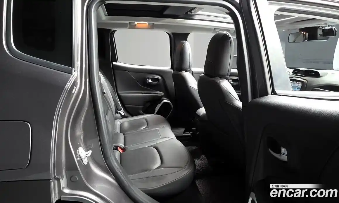 Jeep Renegade 2018 2.4 Автомат в Москве № 609581, фото 12