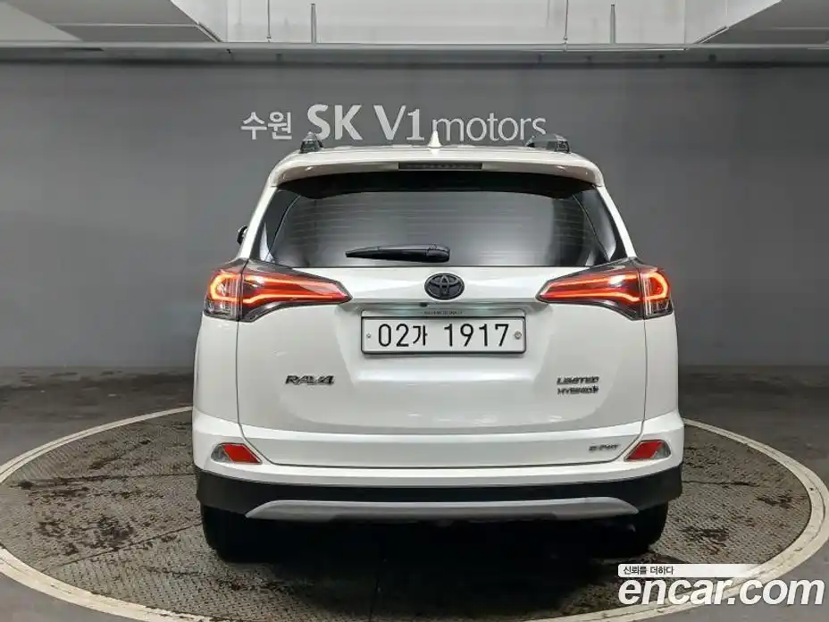 Toyota RAV4 2018 2.5 Автомат в Москве № 609927, фото 5