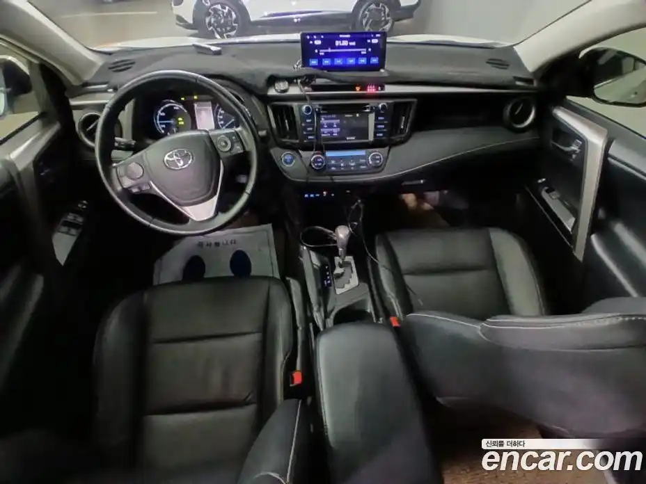 Toyota RAV4 2018 2.5 Автомат в Москве № 609927, фото 6