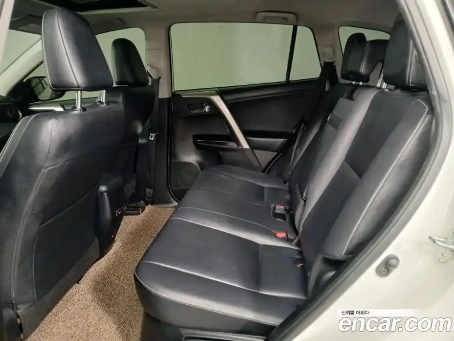 Toyota RAV4 2018 2.5 Автомат в Москве № 609927, фото 7