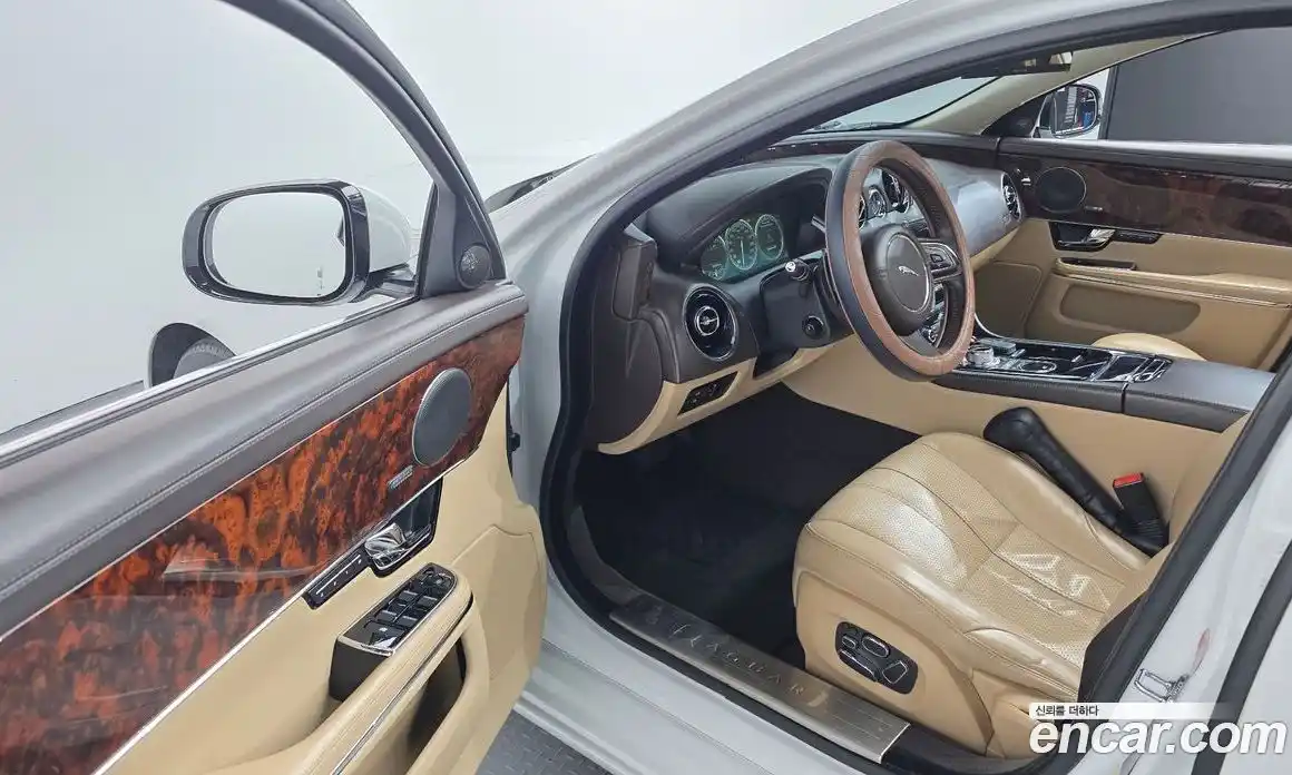 Jaguar XJ 2013 3.0 Автомат в Москве № 610794, фото 12