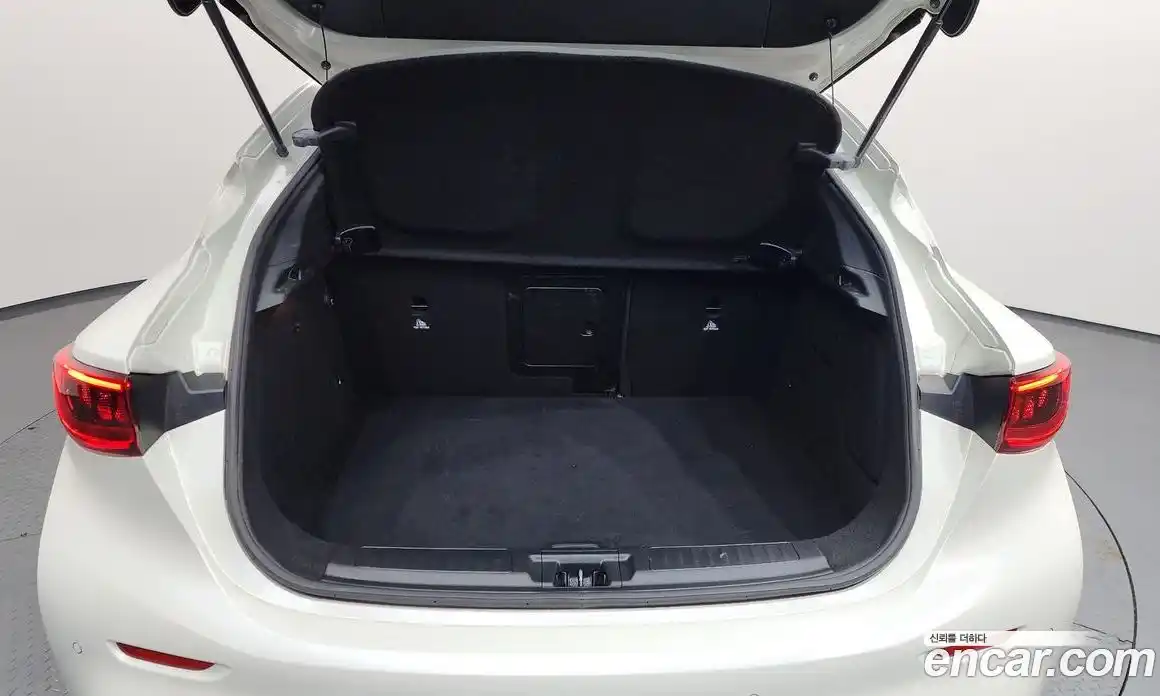 Infiniti Q30 2017 2.0 Автомат в Москве № 610997, фото 20