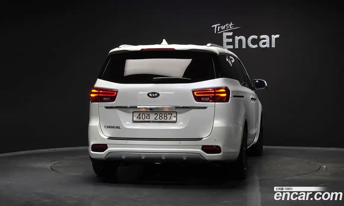 Kia Canival 2019 2.2 Автомат в Москве № 613817, фото 4