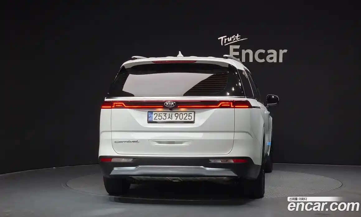 Kia Canival 2021 2.2 Автомат в Москве № 613960, фото 4