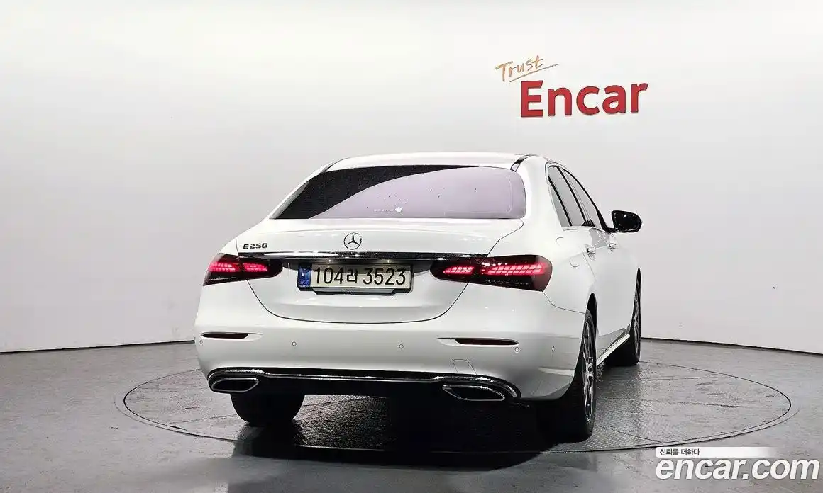 Mercedes-Benz E-Class 2023 2.0 Автомат в Москве № 622941, фото 4