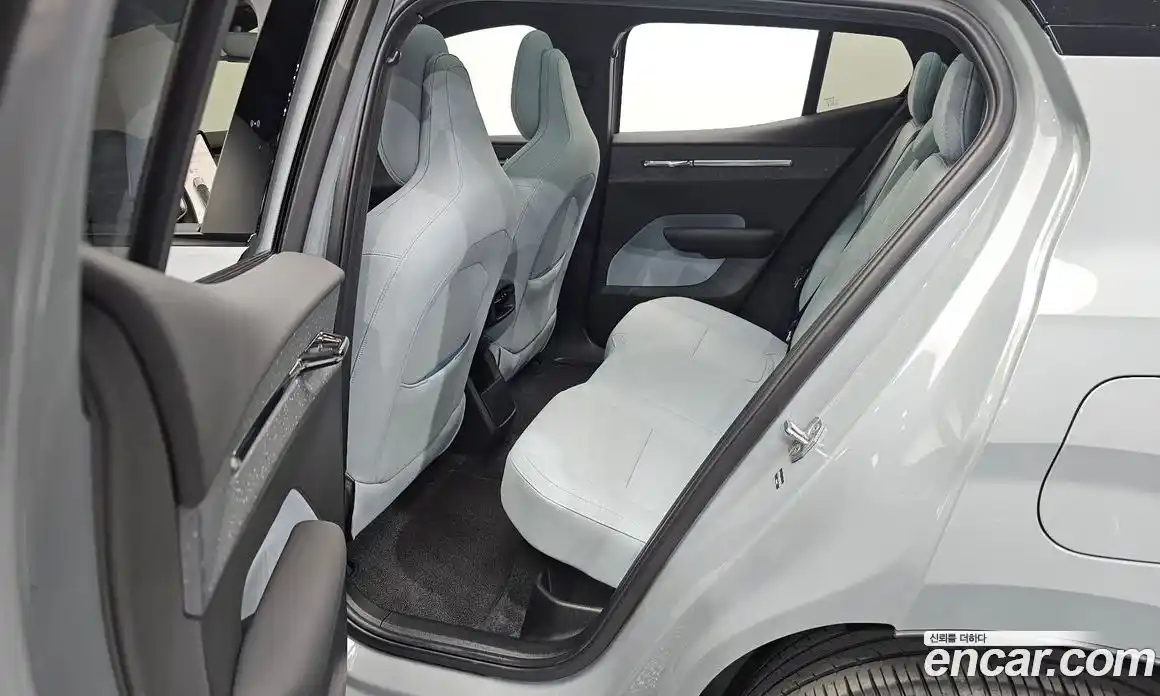 Volvo EX30 2025 0.2 Автомат в Москве № 626135, фото 11