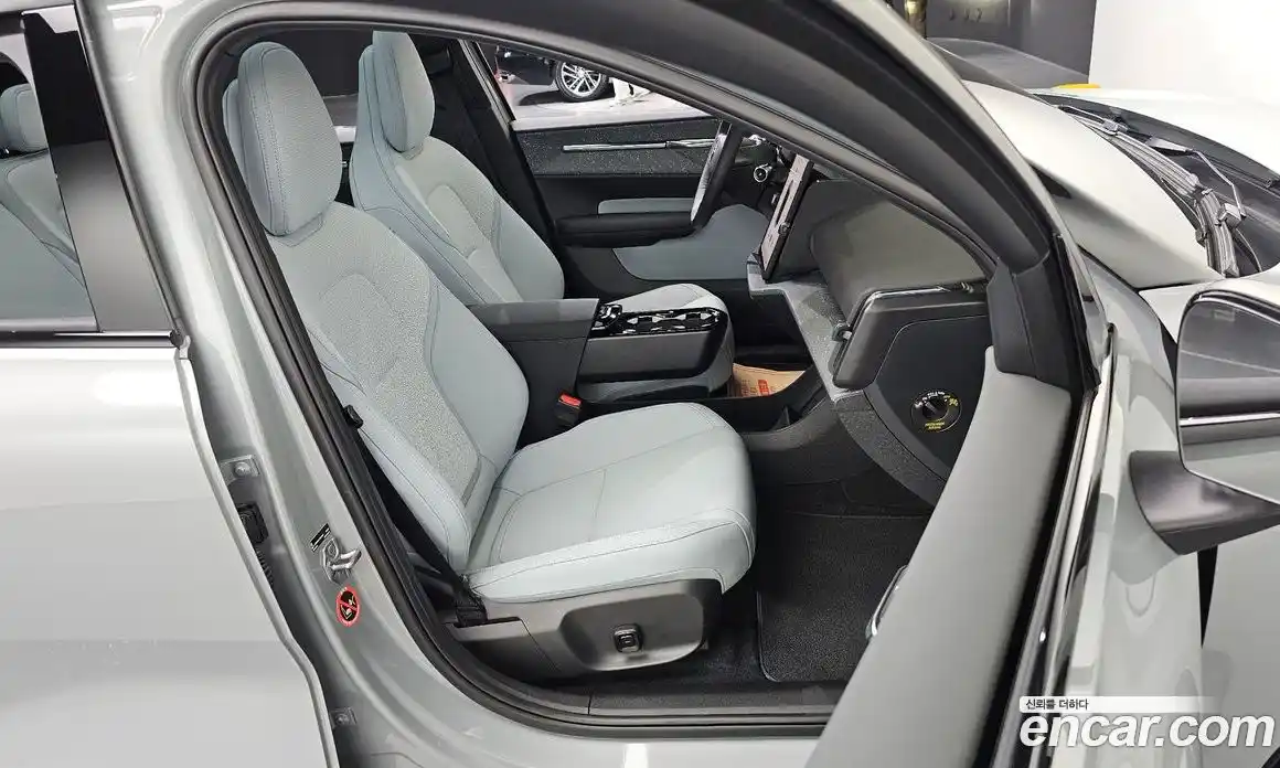 Volvo EX30 2025 0.2 Автомат в Москве № 626135, фото 12