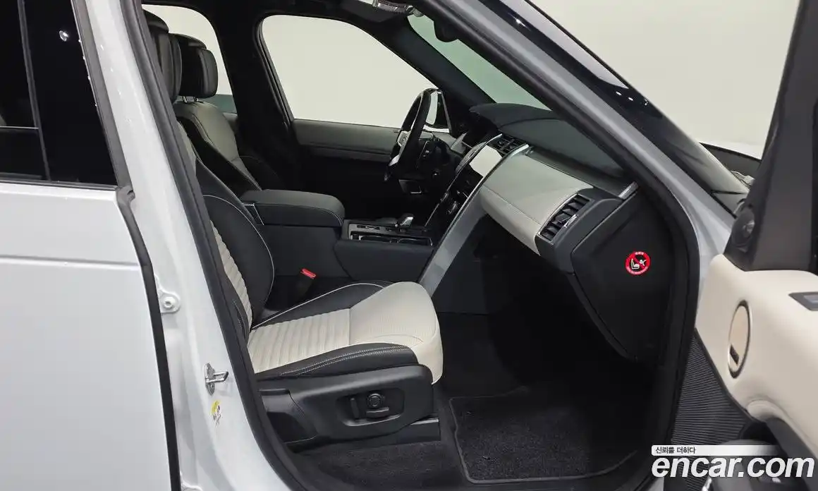 Land Rover Discovery 2024 3.0 Автомат в Москве № 627306, фото 4