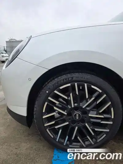 Mini Cooper 2024 0.1 Автомат в Москве № 628230, миниатюра 11