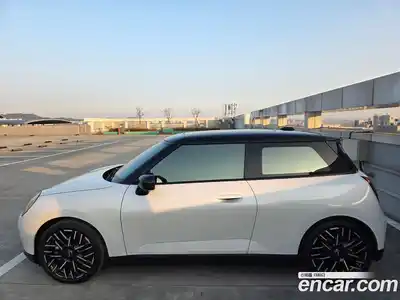 Mini Cooper 2024 0.1 Автомат в Москве № 628230, миниатюра 3