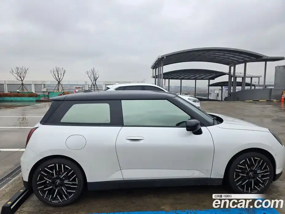 Mini Cooper 2024 0.1 Автомат в Москве № 628230, фото 4