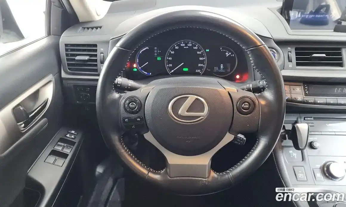 Lexus CT200h 2017 1.8 Автомат в Москве № 628659, фото 13