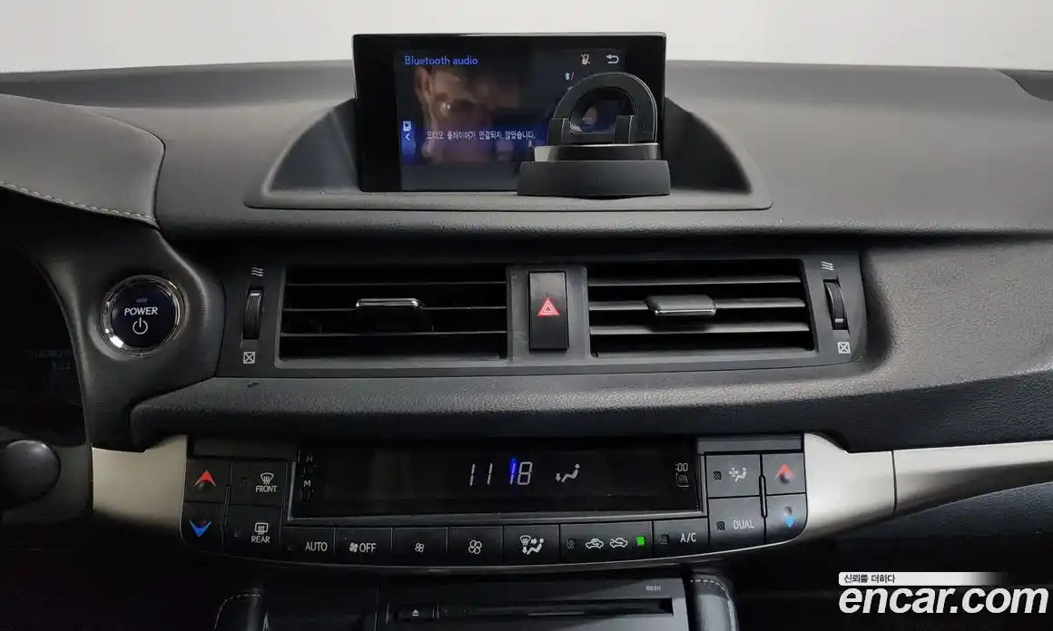 Lexus CT200h 2017 1.8 Автомат в Москве № 628659, фото 16