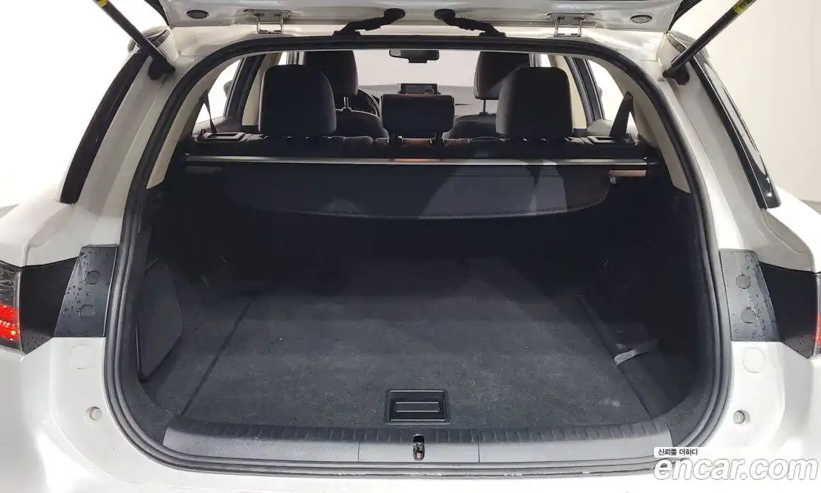 Lexus CT200h 2017 1.8 Автомат в Москве № 628659, фото 20