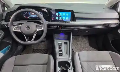 Volkswagen Golf 2022 2.0 Автомат в Москве № 628941, миниатюра 7