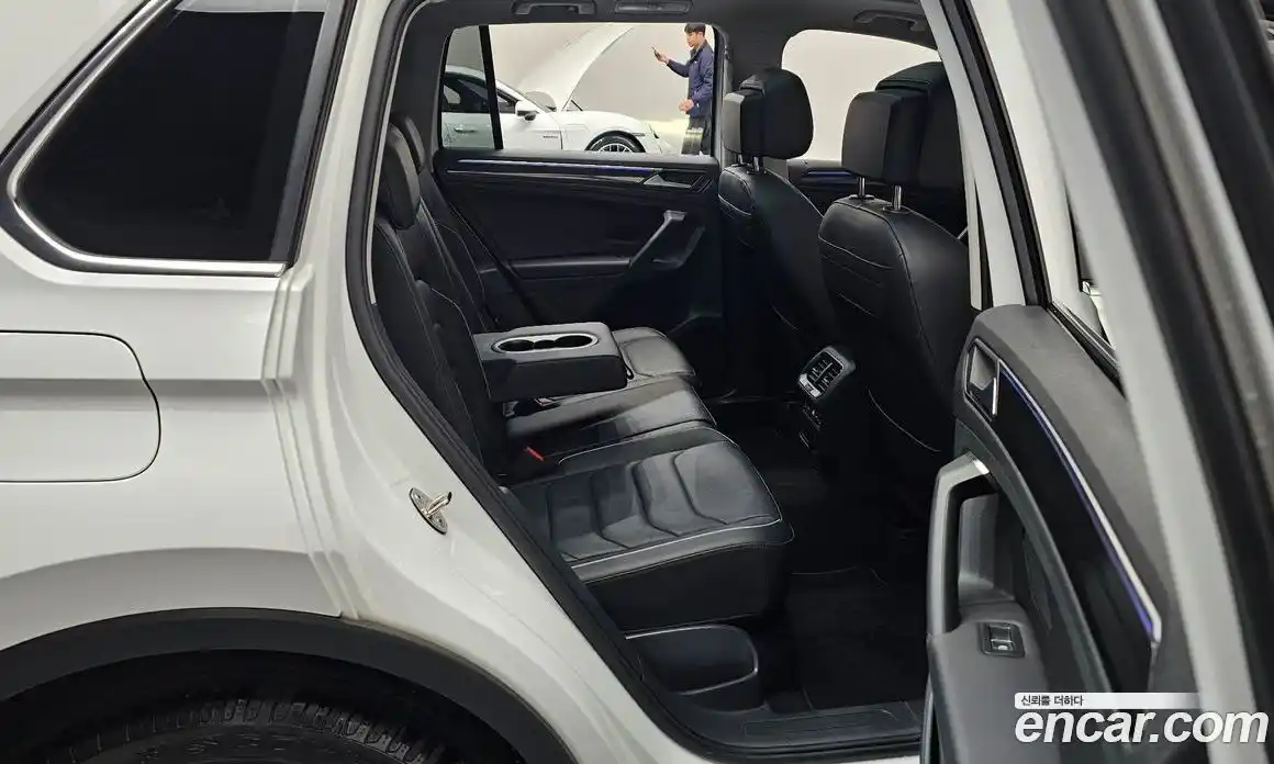 Volkswagen Tiguan 2022 2.0 Автомат в Москве № 629040, фото 12