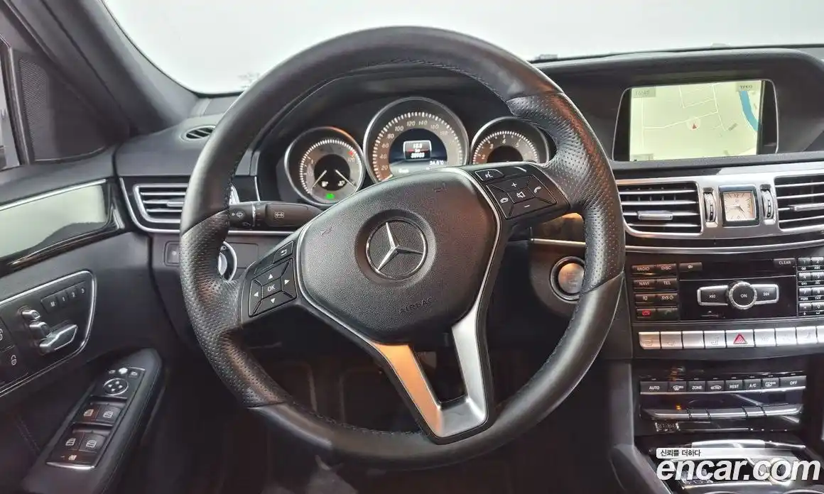 Mercedes-Benz E-Class 2014 3.5 Автомат в Москве № 139608, фото 13