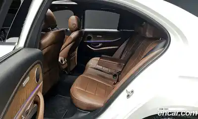 Mercedes-Benz E-Class 2021 2.0 Автомат в Москве № 161420, миниатюра 12