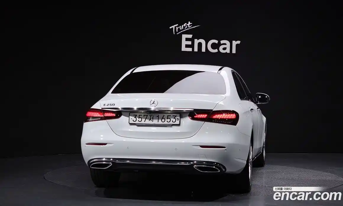 Mercedes-Benz E-Class 2021 2.0 Автомат в Москве № 161420, фото 4