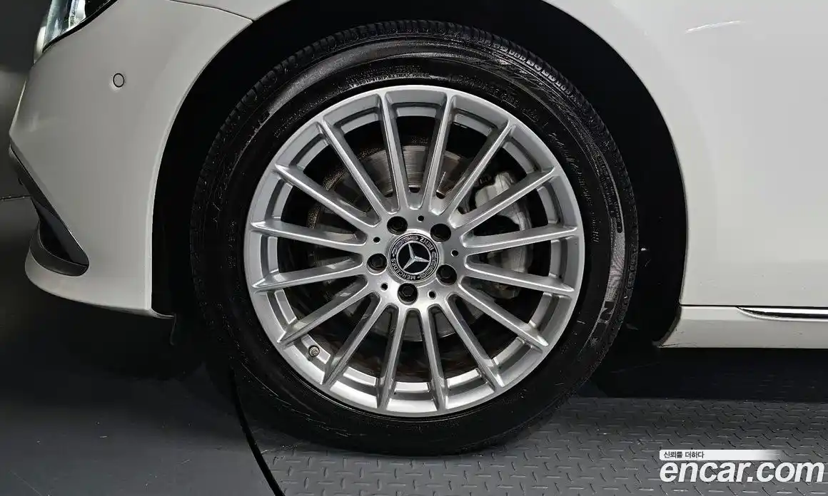 Mercedes-Benz E-Class 2021 2.0 Автомат в Москве № 161420, фото 5