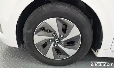 Hyundai Ioniq 2016 1.6 Автомат в Москве № 583653, миниатюра 5