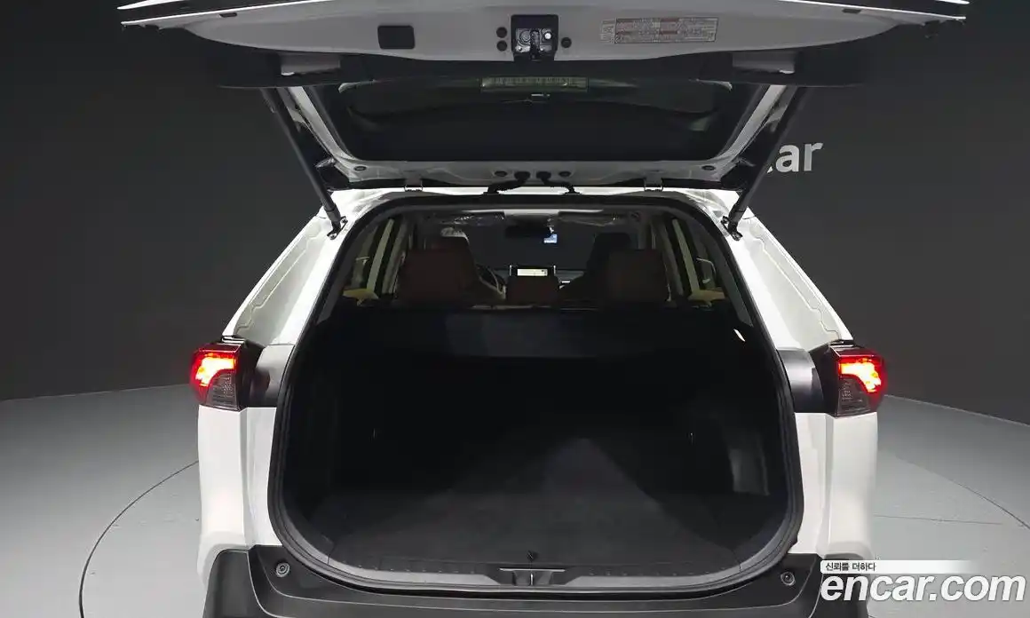 Toyota RAV4 2025 2.5 Автомат в Москве № 584559, фото 20