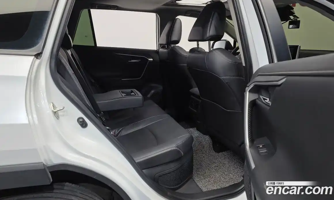 Toyota RAV4 2024 2.5 Автомат в Москве № 584580, фото 12