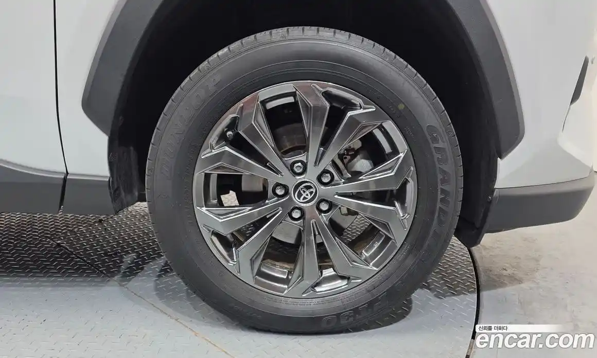 Toyota RAV4 2024 2.5 Автомат в Москве № 584580, фото 5