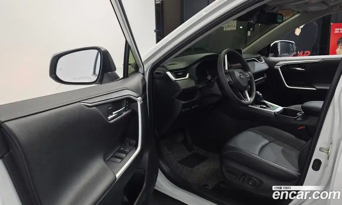 Toyota RAV4 2024 2.5 Автомат в Москве № 584580, фото 10