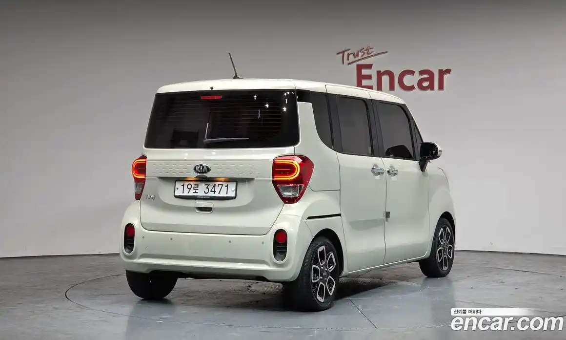 Kia Ray 2019 1.0 Автомат в Москве № 587666, фото 1