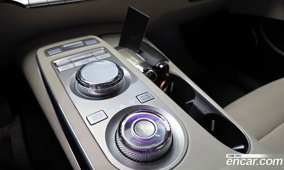 Genesis GV70 2024 2.5 Автомат в Москве № 588138, фото 9