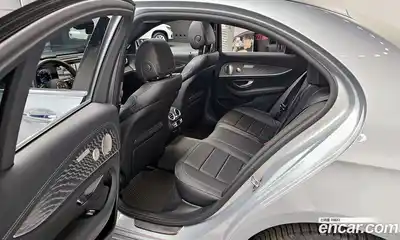 Mercedes-Benz E-Class 2022 2.0 Автомат в Москве № 592000, миниатюра 11