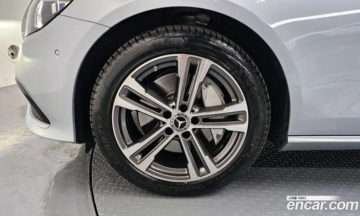 Mercedes-Benz E-Class 2022 2.0 Автомат в Москве № 592000, фото 5