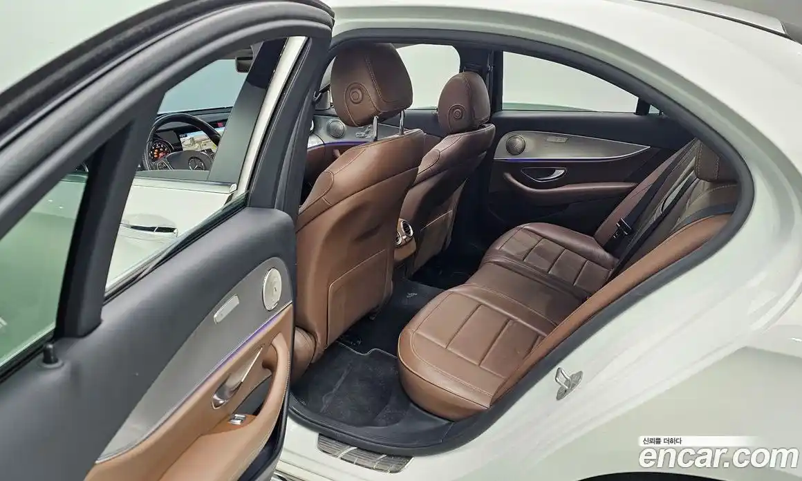 Mercedes-Benz E-Class 2018 2.0 Автомат в Москве № 592437, фото 12