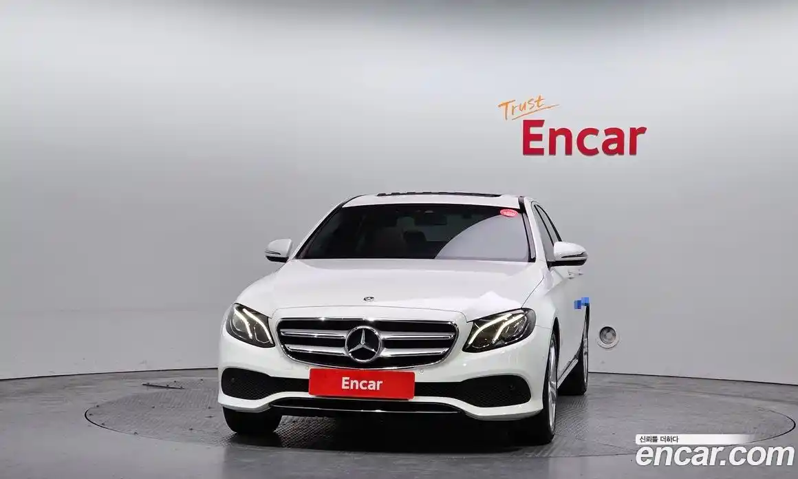 Mercedes-Benz E-Class 2018 2.0 Автомат в Москве № 592437, фото 3