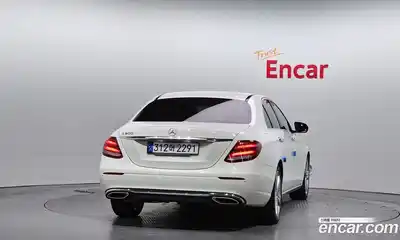 Mercedes-Benz E-Class 2018 2.0 Автомат в Москве № 592437, миниатюра 4