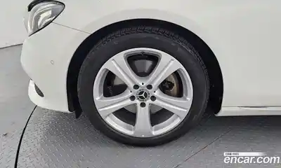 Mercedes-Benz E-Class 2018 2.0 Автомат в Москве № 592437, миниатюра 5