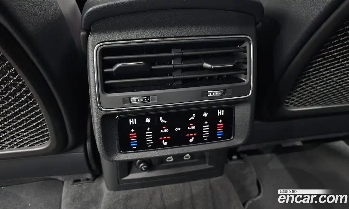 Audi Q8 2023 3.0 Автомат в Москве № 592911, фото 19