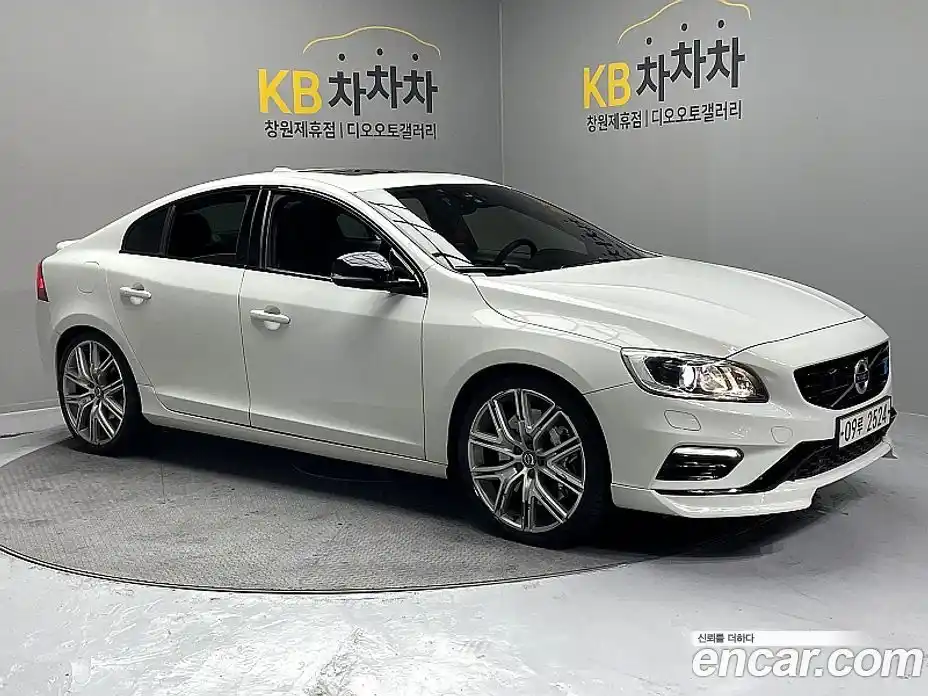 Volvo S60 2017 2.0 Автомат в Москве № 593916, фото 1