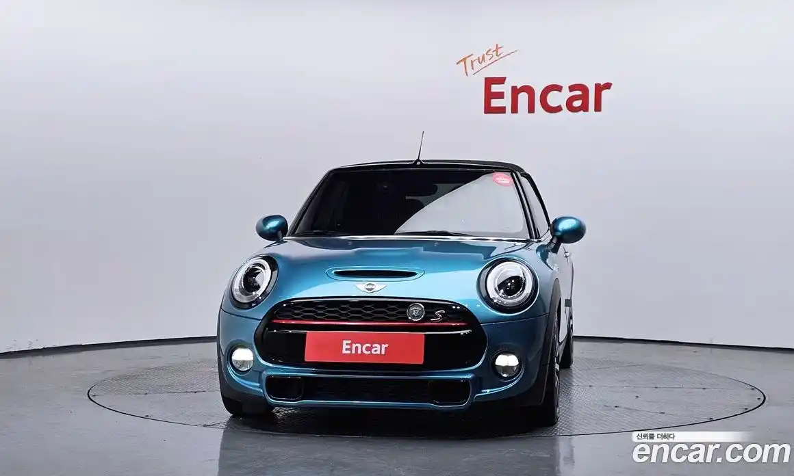 Mini Cooper Convertible 2016 2.0 Автомат в Москве № 595074, фото 3