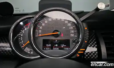 Mini Cooper Convertible 2016 2.0 Автомат в Москве № 595074, миниатюра 8