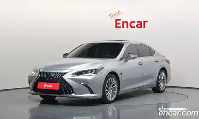 Lexus ES, 2022