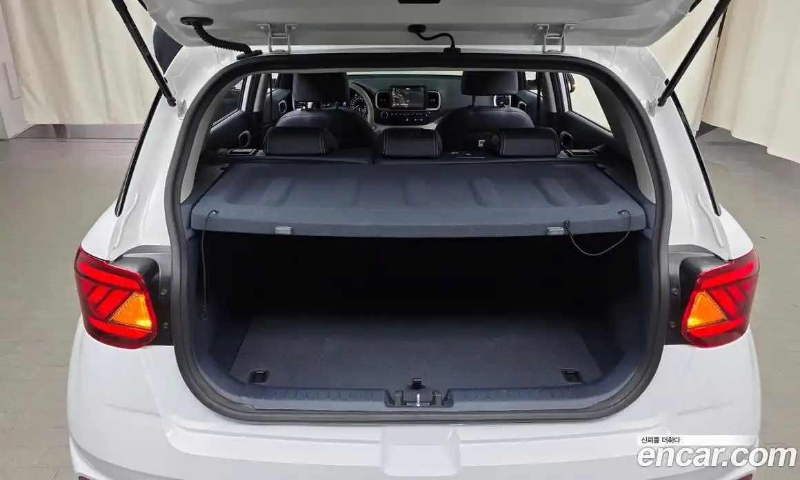 Hyundai Venue 2022 1.6 Автомат в Москве № 608221, фото 20