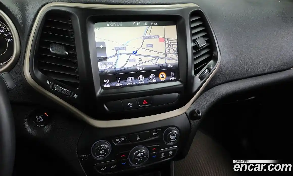 Jeep Cherokee 2016 2.4 Автомат в Москве № 609730, фото 14