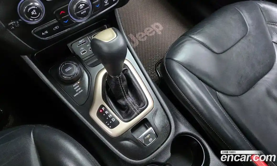 Jeep Cherokee 2016 2.4 Автомат в Москве № 609730, фото 9