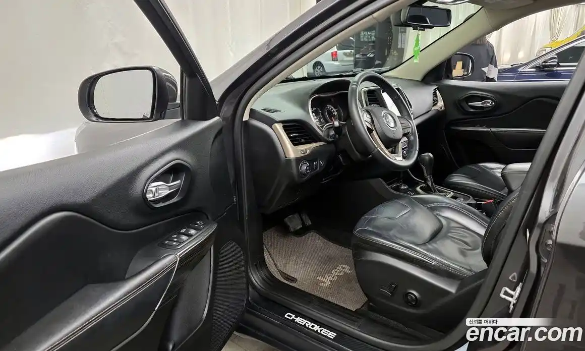Jeep Cherokee 2016 2.4 Автомат в Москве № 609730, фото 10