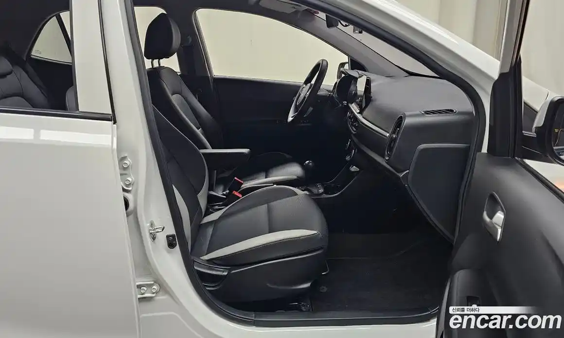 Kia Morning 2022 1.0 Автомат в Москве № 614047, фото 11