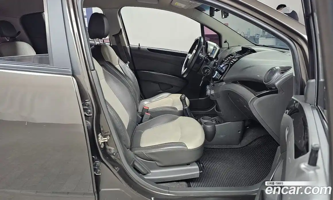 Chevrolet Spark 2012 1.0 Механическая в Москве № 618607, фото 11