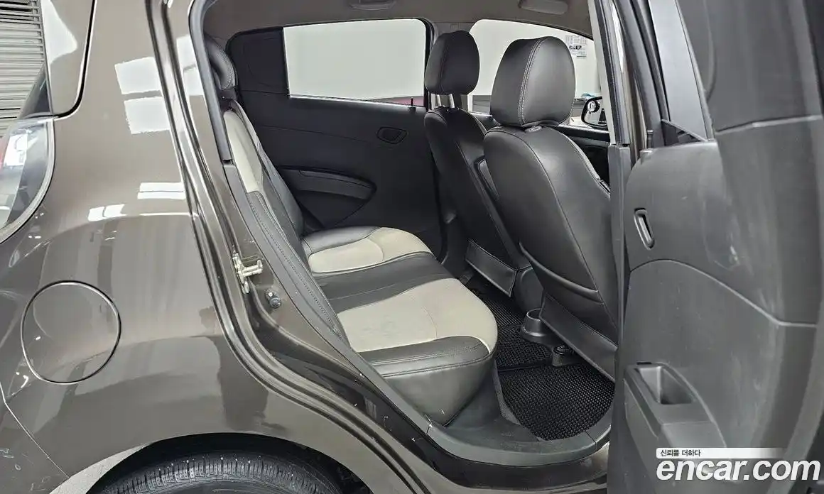 Chevrolet Spark 2012 1.0 Механическая в Москве № 618607, фото 12