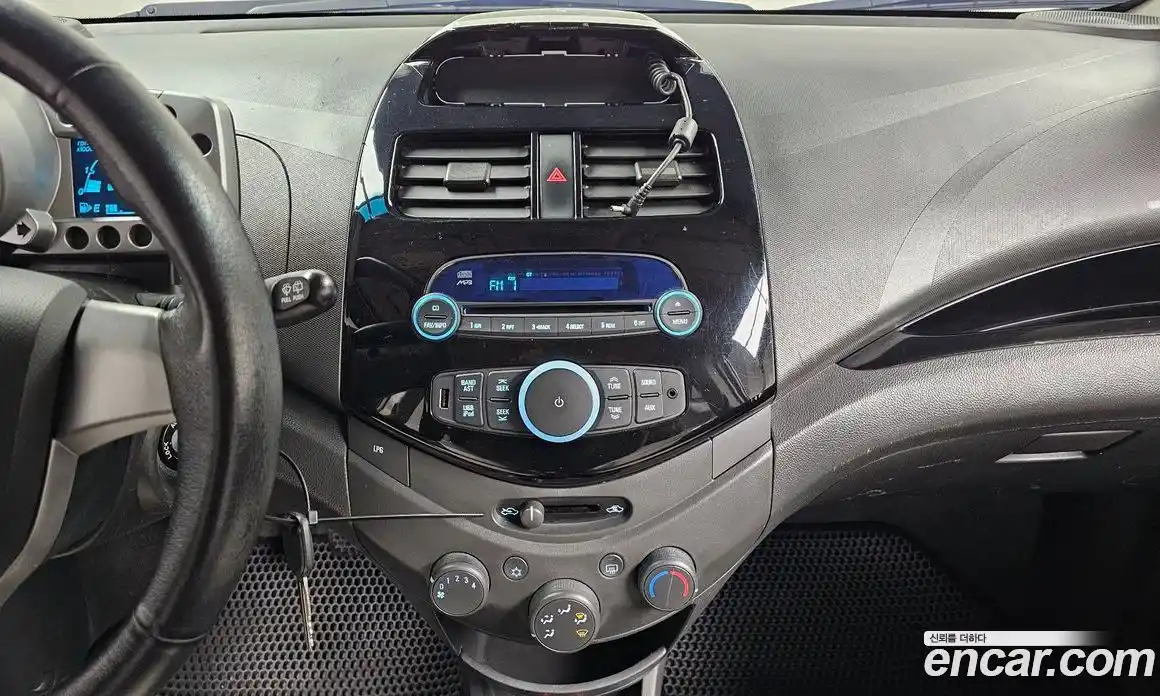 Chevrolet Spark 2012 1.0 Механическая в Москве № 618607, фото 16